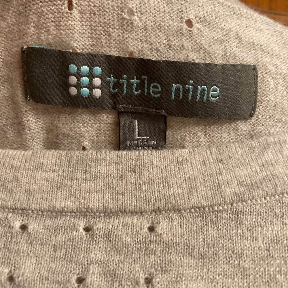 Lightweight great sweater from T9